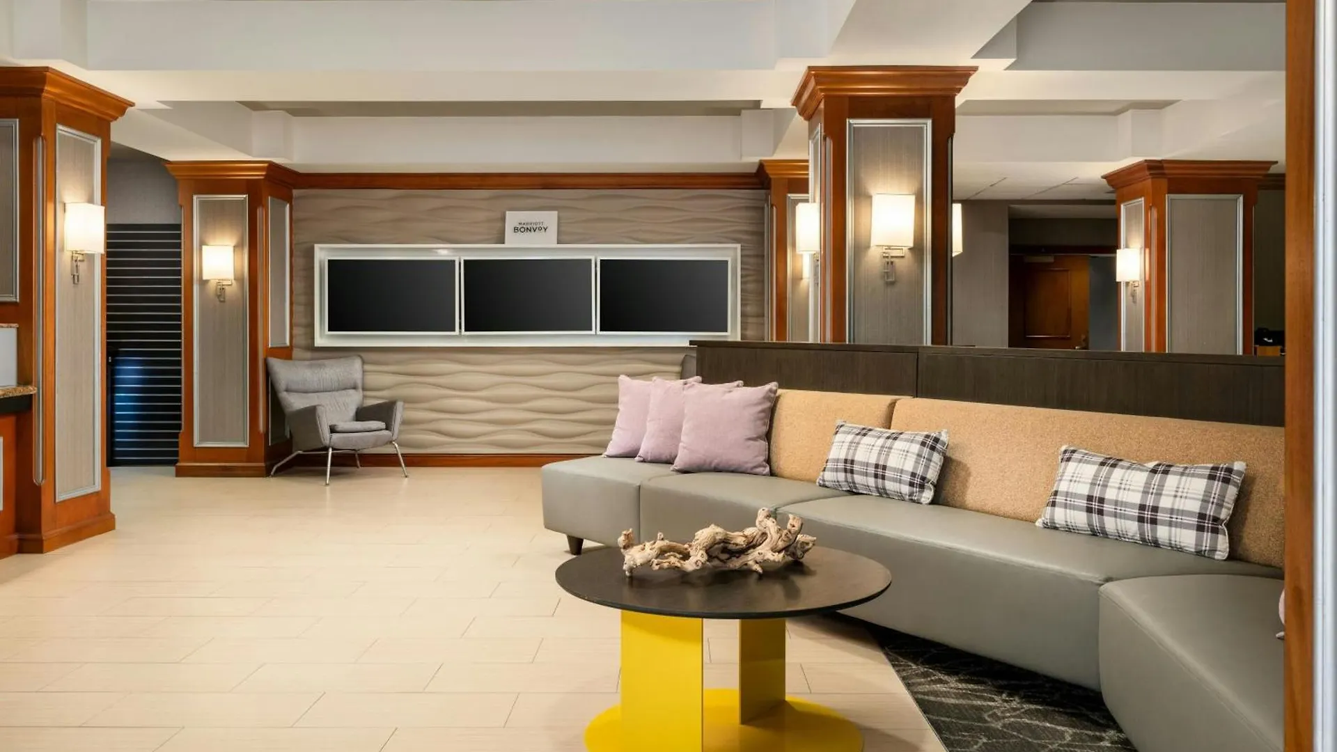 Springhill Suites By Marriott Tampa Westshore Hotel